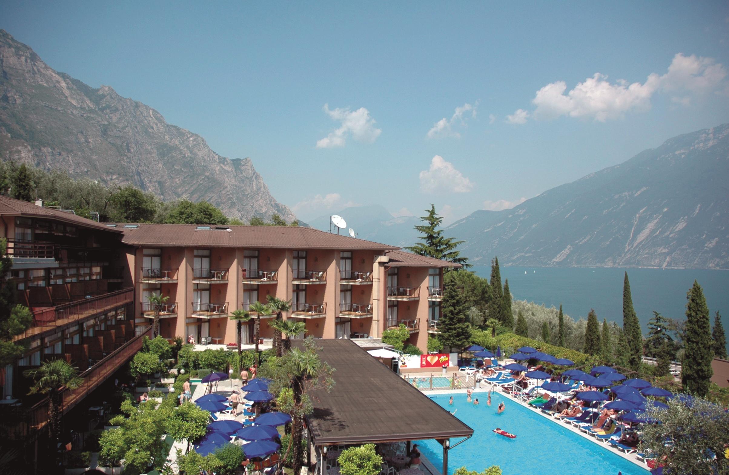 Hotel Leonardo Da Vinci Лимоне сул Гарда Екстериор снимка